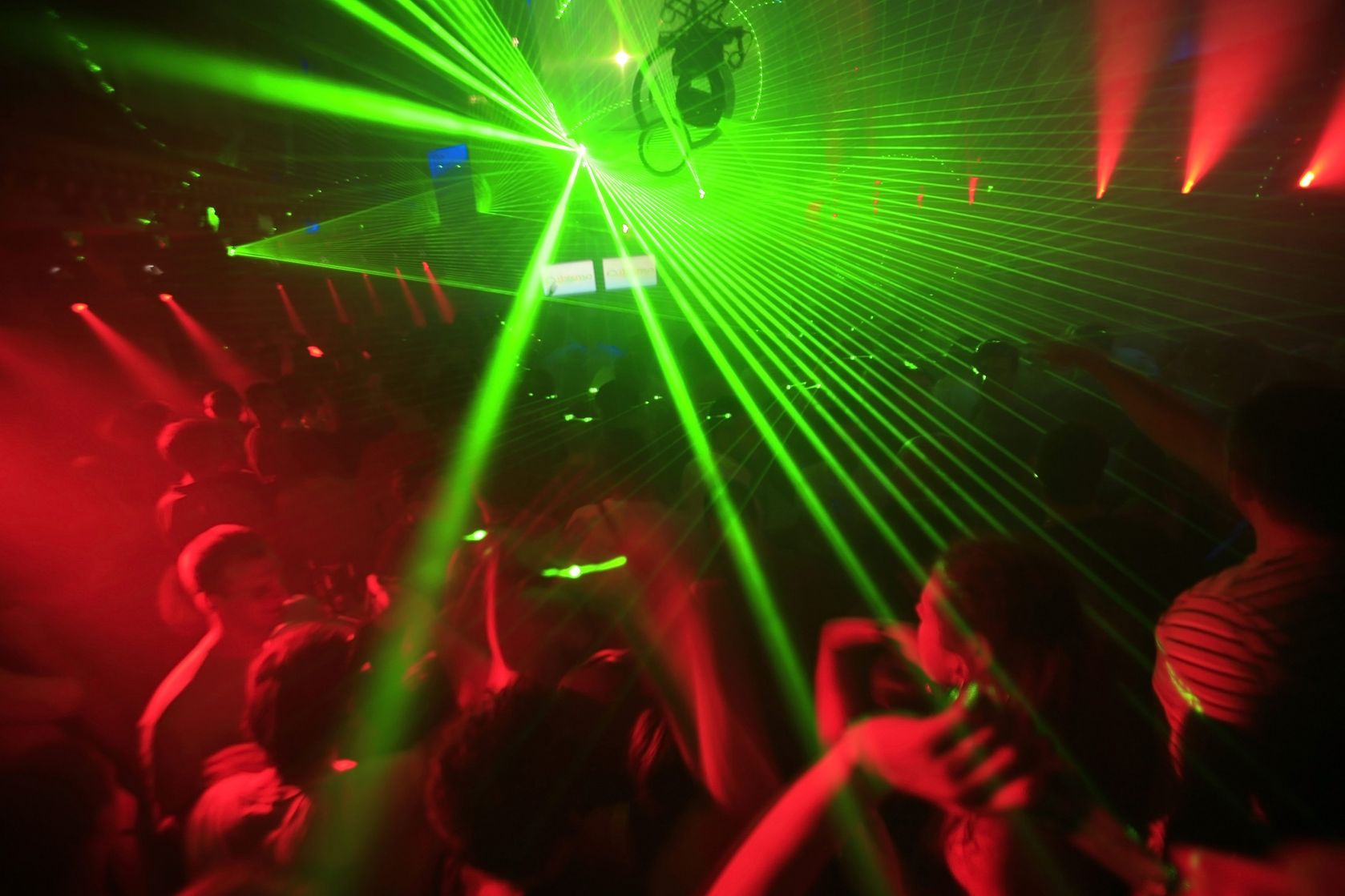 How to Meet Japanese Girls at a Club - Why Different